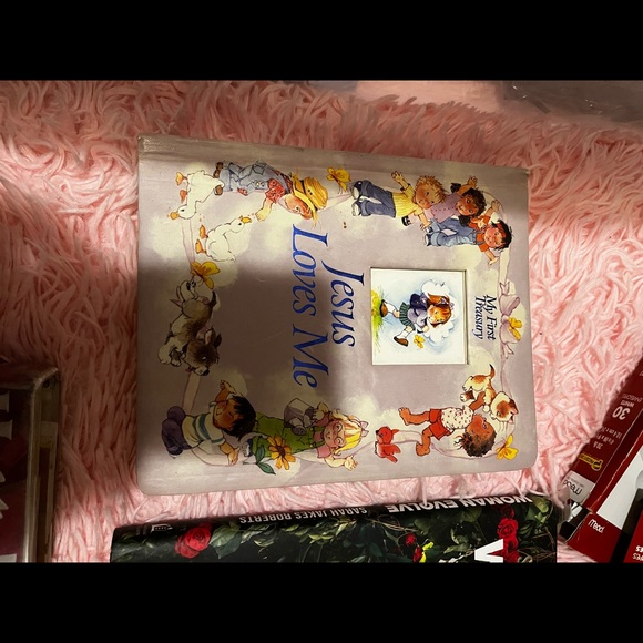 Books - Picture 12 of 16